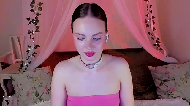 Snapshot of MishkaMe chatting on December 17, 2024, 6:42 pm MishkaMe online show from December 17, 2024, 6:42 pm