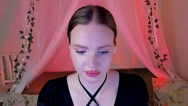 Snapshot of MishkaMe chatting on December 19, 2024, 4:24 pm MishkaMe online show from December 19, 2024, 4:24 pm