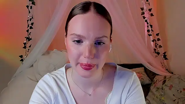 Snapshot of MishkaMe chatting on February 11, 2025, 6:22 pm MishkaMe online show from February 11, 2025, 6:22 pm