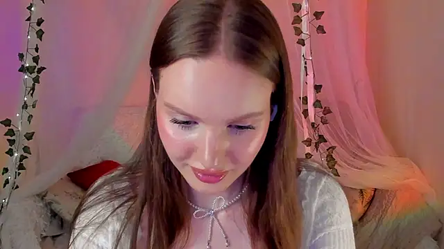 Snapshot of MishkaMe chatting on March 21, 2025, 7:24 pm MishkaMe online show from March 21, 2025, 7:24 pm
