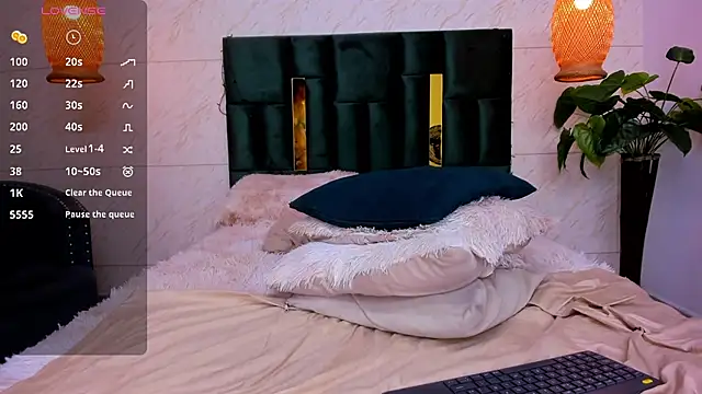 Taiissa  online show from January 25, 2025, 3:52 pm