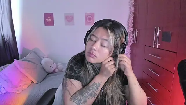 StephaniFox online show from September 21, 2025, 9:16 pm