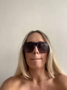 Snapshot of TatianaRico chatting on May 11, 2026, 7:33 pm TatianaRico online show from May 11, 2026, 7:33 pm