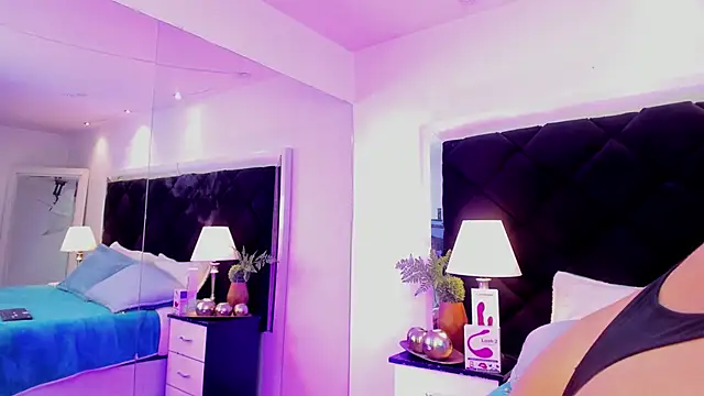 Holly Brensonexx  online show from February 5, 2025, 8:14 pm