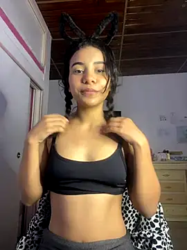 hannaxnatx online show from October 23, 2025, 6:39 pm