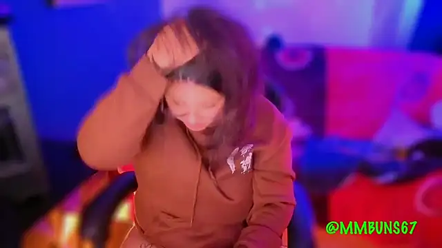 Snapshot of miacanela_xo chatting on October 21, 2025, 1:17 am miacanela xo online show from October 21, 2025, 1:17 am