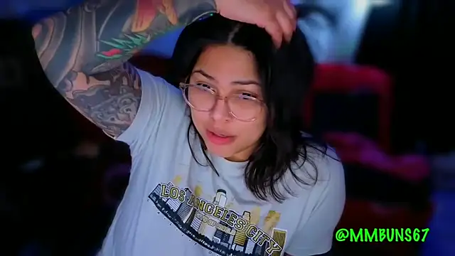 Snapshot of miacanela_xo chatting on November 9, 2025, 2:32 am miacanela xo online show from November 9, 2025, 2:32 am