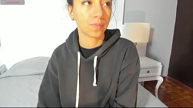 Tamaraakins online show from November 10, 2025, 12:26 pm