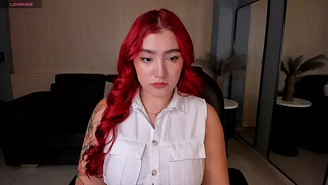 ViolettCastel online show from September 28, 2025, 4:23 pm