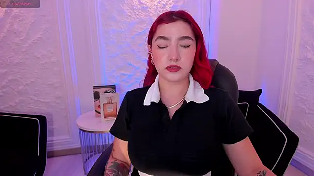 ViolettCastel online show from October 8, 2025, 6:38 pm