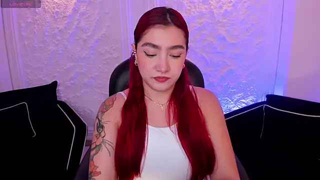 ViolettCastel online show from October 17, 2025, 7:05 pm