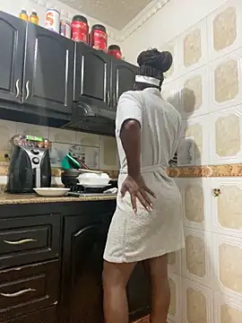 sweetsarabig22cm online show from March 14, 2025, 5:05 am