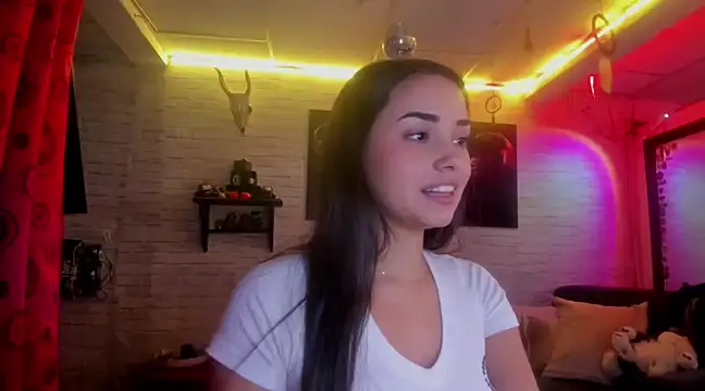 Kimmymadison- online show from December 16, 2024, 8:05 pm