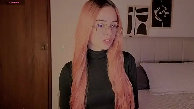Snapshot of Roxxy_mora chatting on February 2, 2026, 10:30 pm Roxxy mora online show from February 2, 2026, 10:30 pm