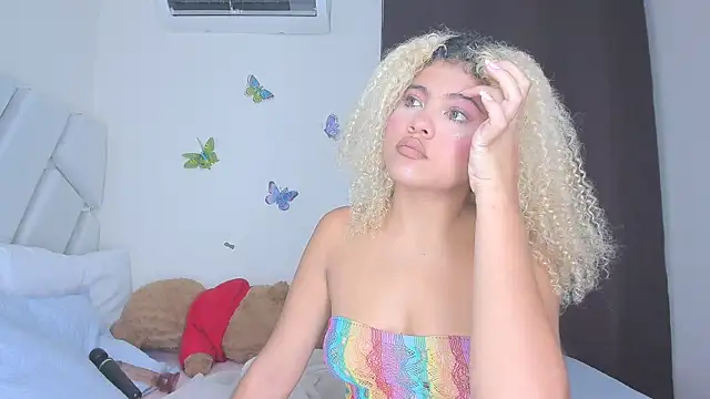 Snapshot of sofiacastillo01 chatting on March 4, 2026, 2:01 pm sofiacastillo01 online show from March 4, 2026, 2:01 pm