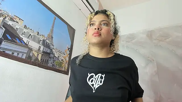 sofiacastillo01 online show from May 12, 2026, 1:30 pm