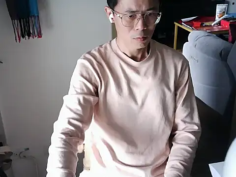 ker1ker online show from February 19, 2025, 2:33 am