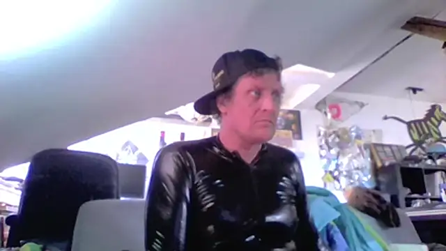 Bigthroaterboy online show from May 1, 2026, 1:48 pm