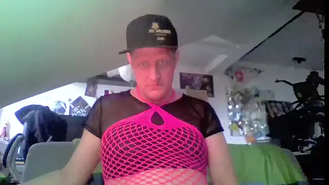 Snapshot of Bigthroaterboy chatting on June 12, 2026, 4:50 pm Bigthroaterboy online show from June 12, 2026, 4:50 pm
