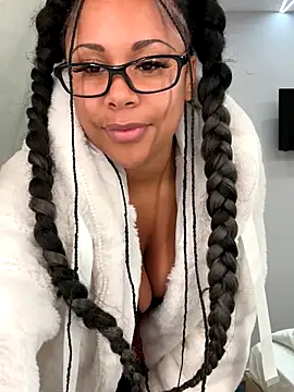 HaileyDiana online show from December 1, 2025, 5:18 pm