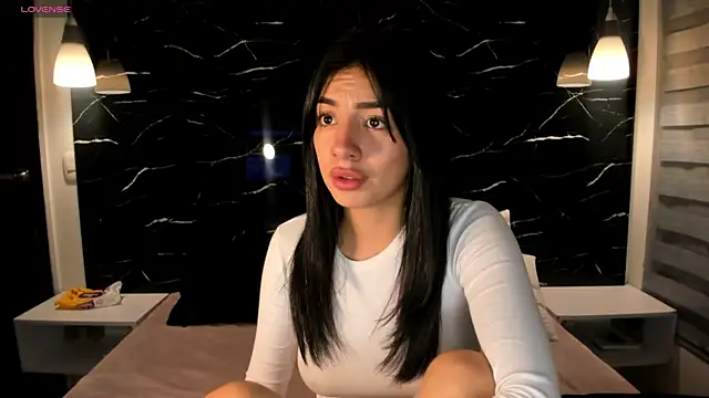 ANTONELLA  ROUSE  online show from December 27, 2024, 7:51 am