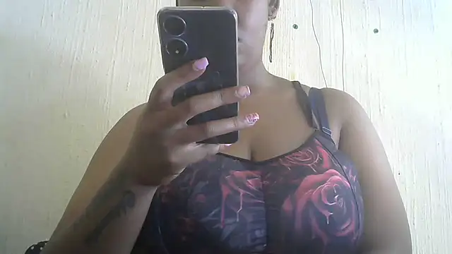 Snapshot of NippleMilkXx chatting on January 20, 2025, 6:21 am NippleMilkXx online show from January 20, 2025, 6:21 am