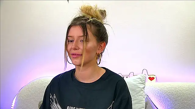 LiliaBianka online show from February 17, 2025, 1:10 pm