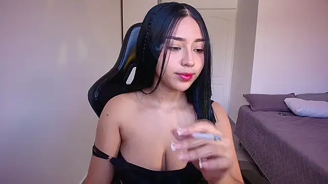 EmilyPaynne online show from January 14, 2025, 7:00 pm