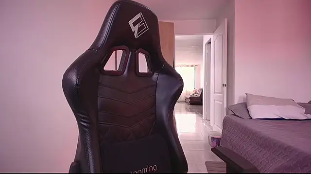 EmilyPaynne online show from February 27, 2025, 7:15 pm