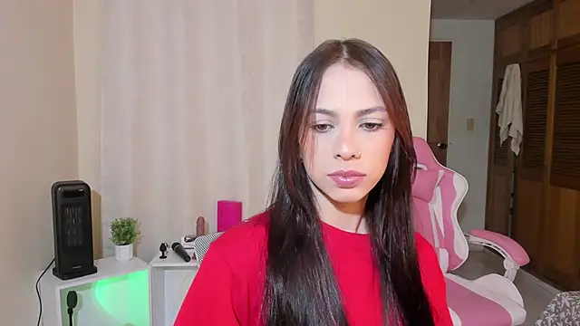 shanakendal2 online show from February 26, 2025, 1:41 pm