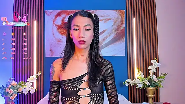 sofiaa grey  online show from September 9, 2025, 1:43 pm