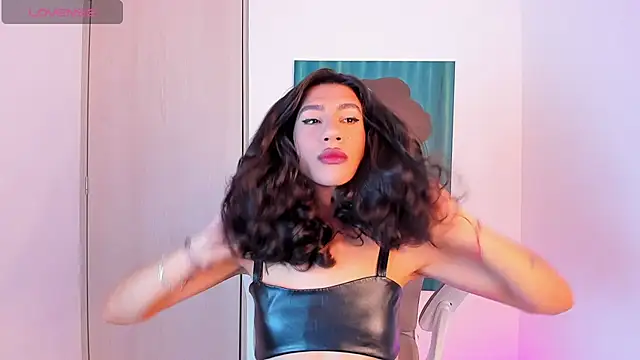 sofiaa grey  online show from January 6, 2026, 2:10 pm