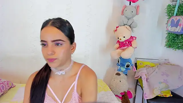 emilyclay 1 online show from October 29, 2025, 9:05 pm