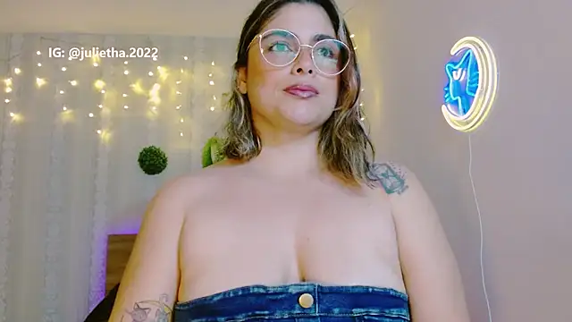 Juliietha servas online show from March 10, 2026, 1:54 am