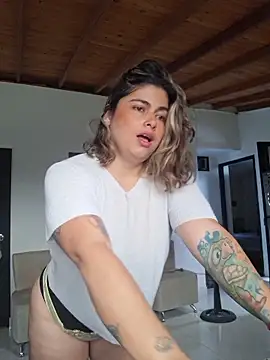 Juliietha servas online show from April 19, 2026, 6:10 pm