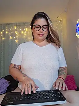 Snapshot of Juliietha_servas chatting on May 5, 2026, 11:02 pm Juliietha servas online show from May 5, 2026, 11:02 pm