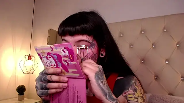 Snapshot of SylveonFox chatting on December 3, 2024, 1:10 pm SylveonFox online show from December 3, 2024, 1:10 pm