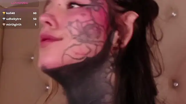 Snapshot of SylveonFox chatting on December 7, 2024, 4:36 pm SylveonFox online show from December 7, 2024, 4:36 pm