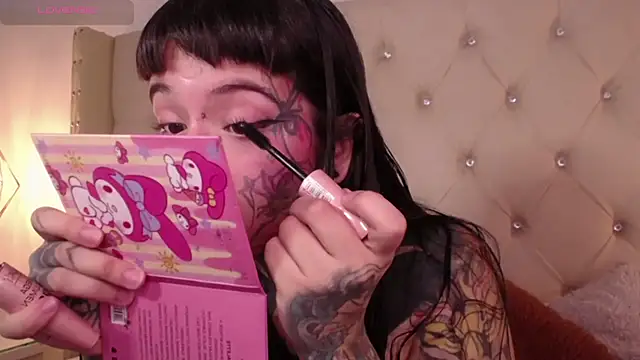 Snapshot of SylveonFox chatting on December 11, 2024, 1:17 pm SylveonFox online show from December 11, 2024, 1:17 pm