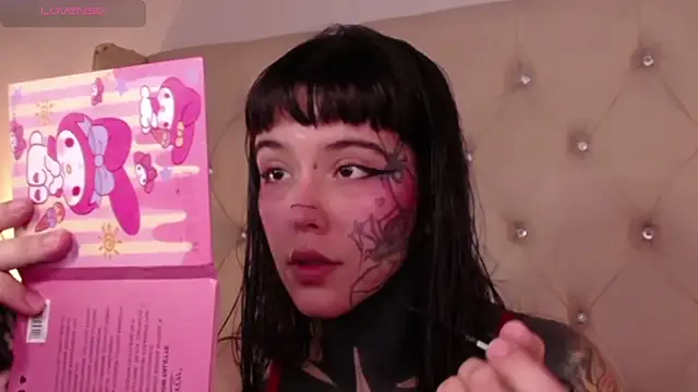 Snapshot of SylveonFox chatting on December 18, 2024, 1:12 pm SylveonFox online show from December 18, 2024, 1:12 pm