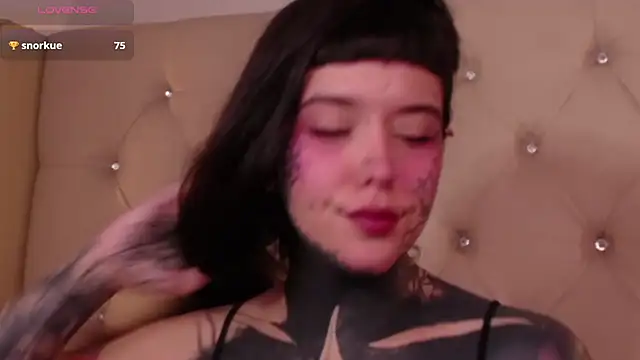 Snapshot of SylveonFox chatting on December 20, 2024, 1:25 am SylveonFox online show from December 20, 2024, 1:25 am