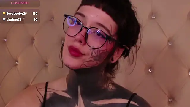 Snapshot of SylveonFox chatting on December 20, 2024, 4:04 pm SylveonFox online show from December 20, 2024, 4:04 pm