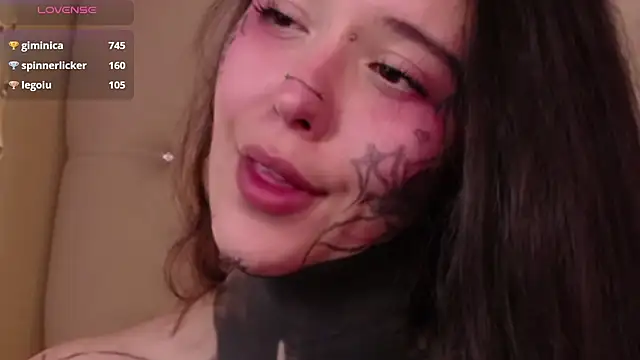 Snapshot of SylveonFox chatting on December 21, 2024, 6:52 am SylveonFox online show from December 21, 2024, 6:52 am