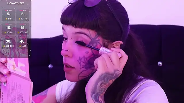 Snapshot of SylveonFox chatting on January 21, 2025, 3:32 pm SylveonFox online show from January 21, 2025, 3:32 pm