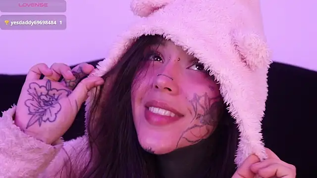 Snapshot of SylveonFox chatting on January 22, 2025, 4:33 pm SylveonFox online show from January 22, 2025, 4:33 pm