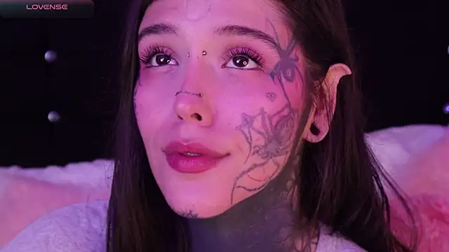 Snapshot of SylveonFox chatting on January 30, 2025, 6:43 pm SylveonFox online show from January 30, 2025, 6:43 pm