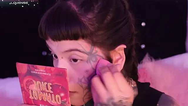 Snapshot of SylveonFox chatting on February 4, 2025, 5:34 pm SylveonFox online show from February 4, 2025, 5:34 pm