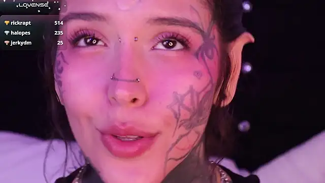 Snapshot of SylveonFox chatting on February 4, 2025, 8:38 pm SylveonFox online show from February 4, 2025, 8:38 pm