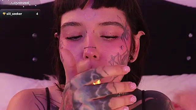 Snapshot of SylveonFox chatting on February 25, 2025, 10:07 pm SylveonFox online show from February 25, 2025, 10:07 pm