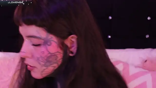 Snapshot of SylveonFox chatting on February 26, 2025, 5:07 pm SylveonFox online show from February 26, 2025, 5:07 pm